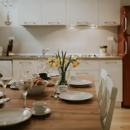 아파트 Ttapartmani 풀라