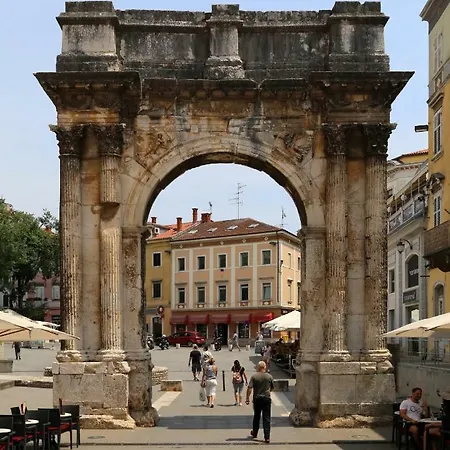 아파트 Ttapartmani